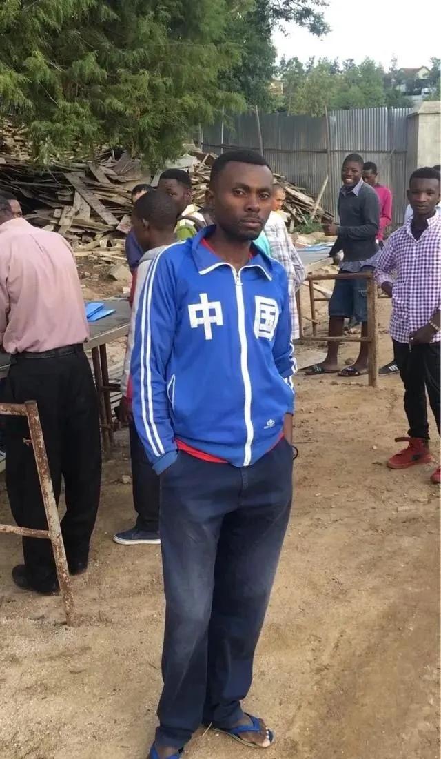 非洲黑人最时髦的衣服，可能是你扔掉的二手货