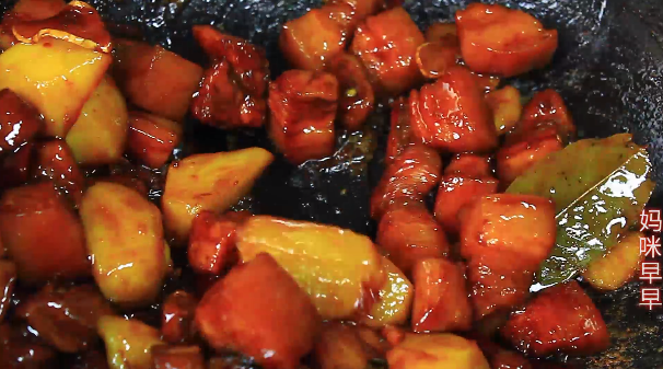 Why is the braised pork in the restaurant delicious?  The original method is exquisite, master 3 keys, the meat is not greasy