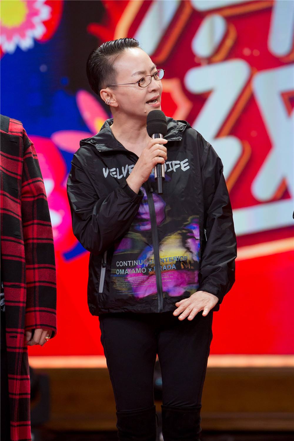 59岁宋丹丹退休了，是含饴弄孙颐享天年，还是将