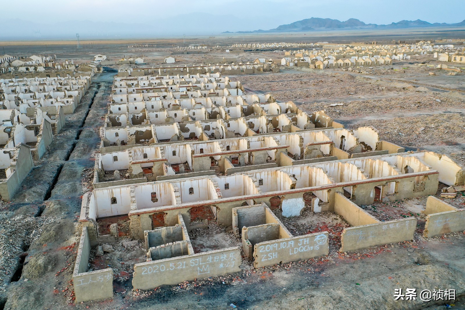 青海最淚目景點冷湖石油基地遺址曾居住十幾萬人如今一片廢墟 禎相 Mdeditor
