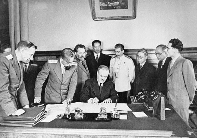 蒋经国问斯大林：为何非要让外蒙古独立？斯大林淡淡地给出了答案