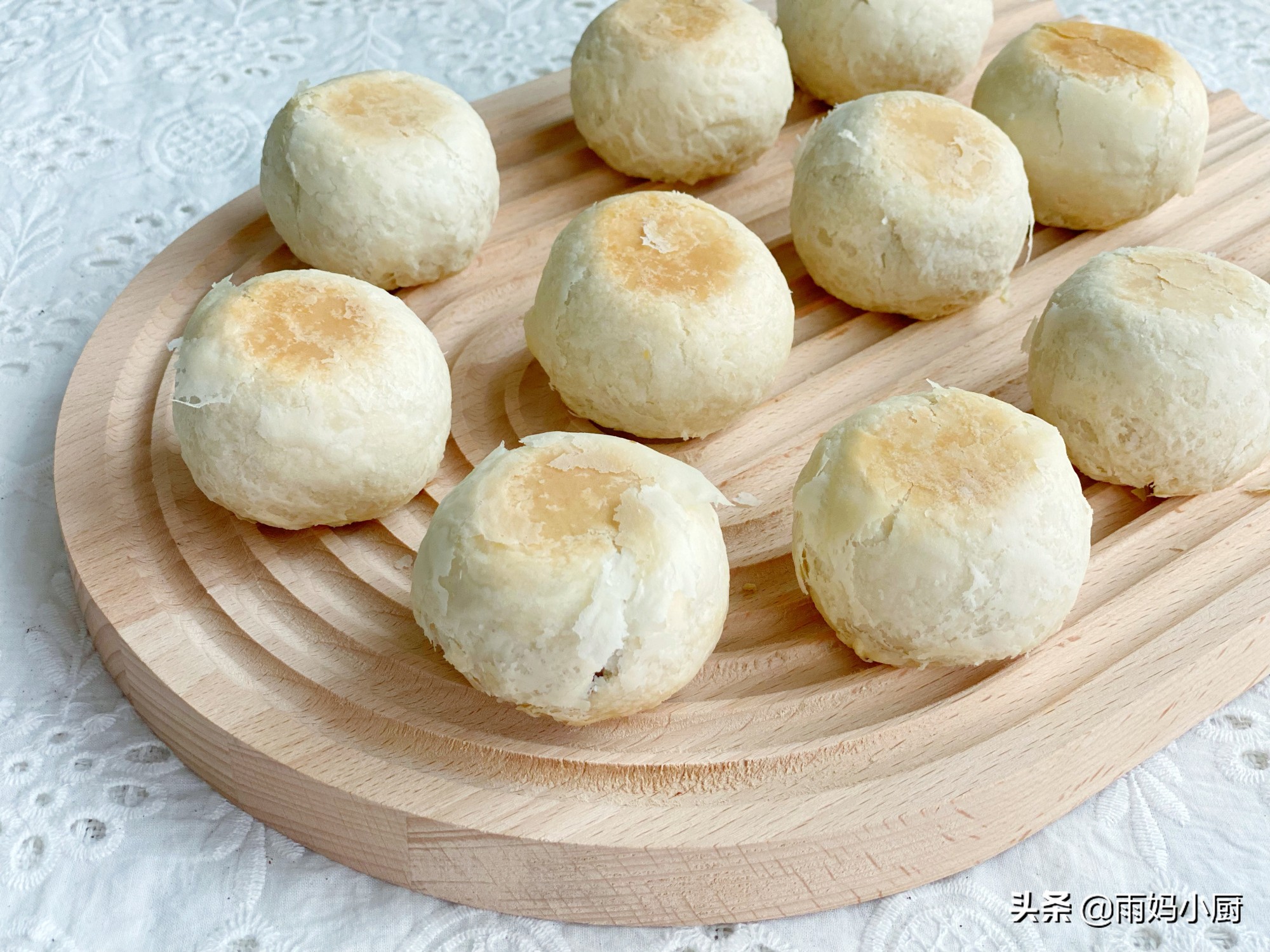 70岁老妈爱吃的绿豆饼，在家就能做，外酥里香又清甜，解暑必备