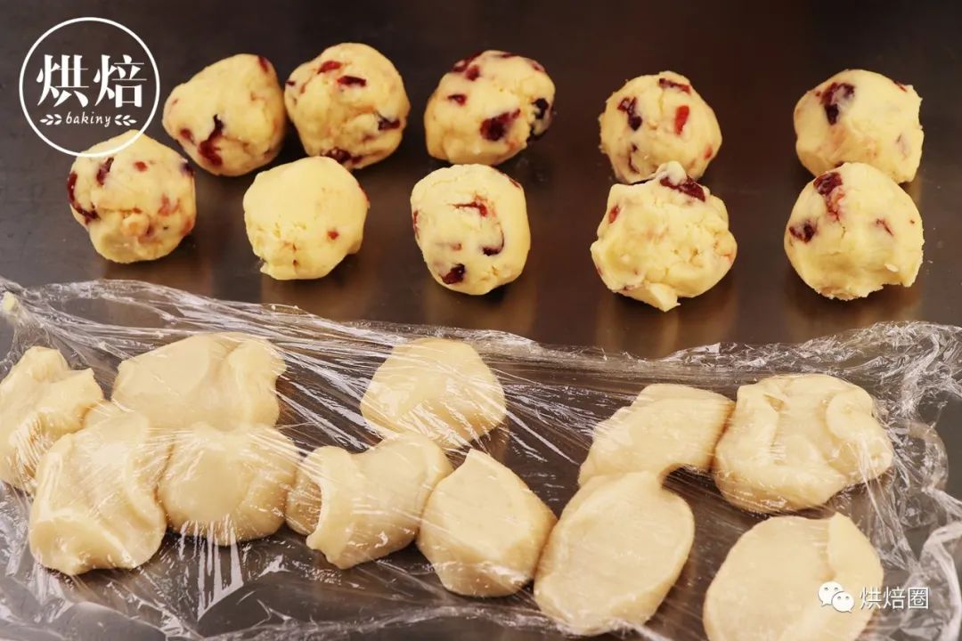 不用炒馅的绿豆饼，这样做皮薄馅多，清热降火，香甜可口