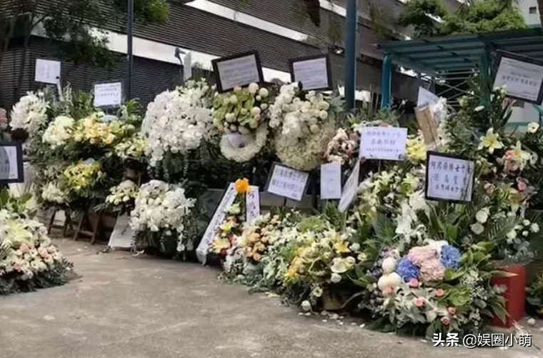 赌王出殡，现场像极了一出《甄嬛传》，三位太