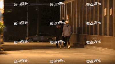 张一山再爆新恋情，与女方十指紧扣压马路，网友：无缝衔接