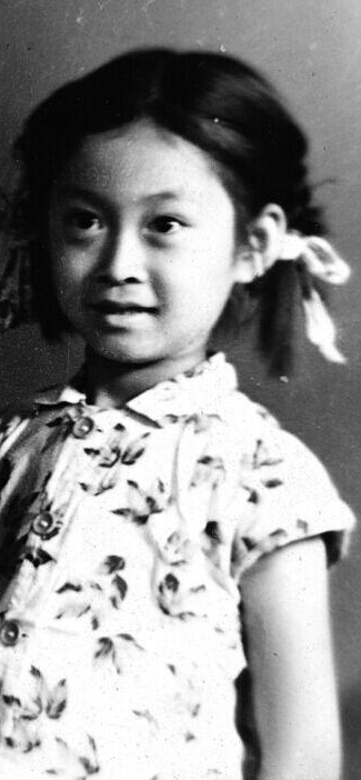 “国民大姐”敬一丹：嫁亿万富商，结婚40年，女