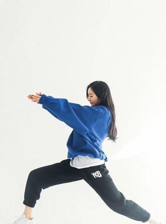 最近火了一种裤子：叫“卫裤”，遮肉显瘦又显