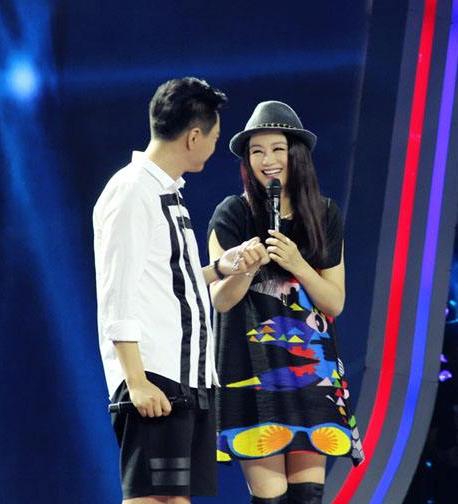 央视前一姐曹颖：为爱隐退娱乐圈，产后却得抑郁症，今现状如何？