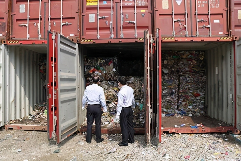 印度人疑惑：洋垃圾渾身都是寶貝，為何中國人卻半點不要？