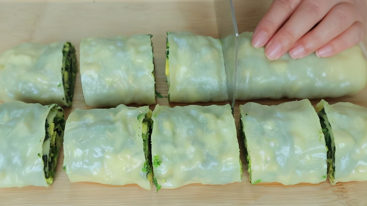 春季要多吃菠菜，補鐵又補鈣，學會這種做法，出鍋孩子吃美了，香