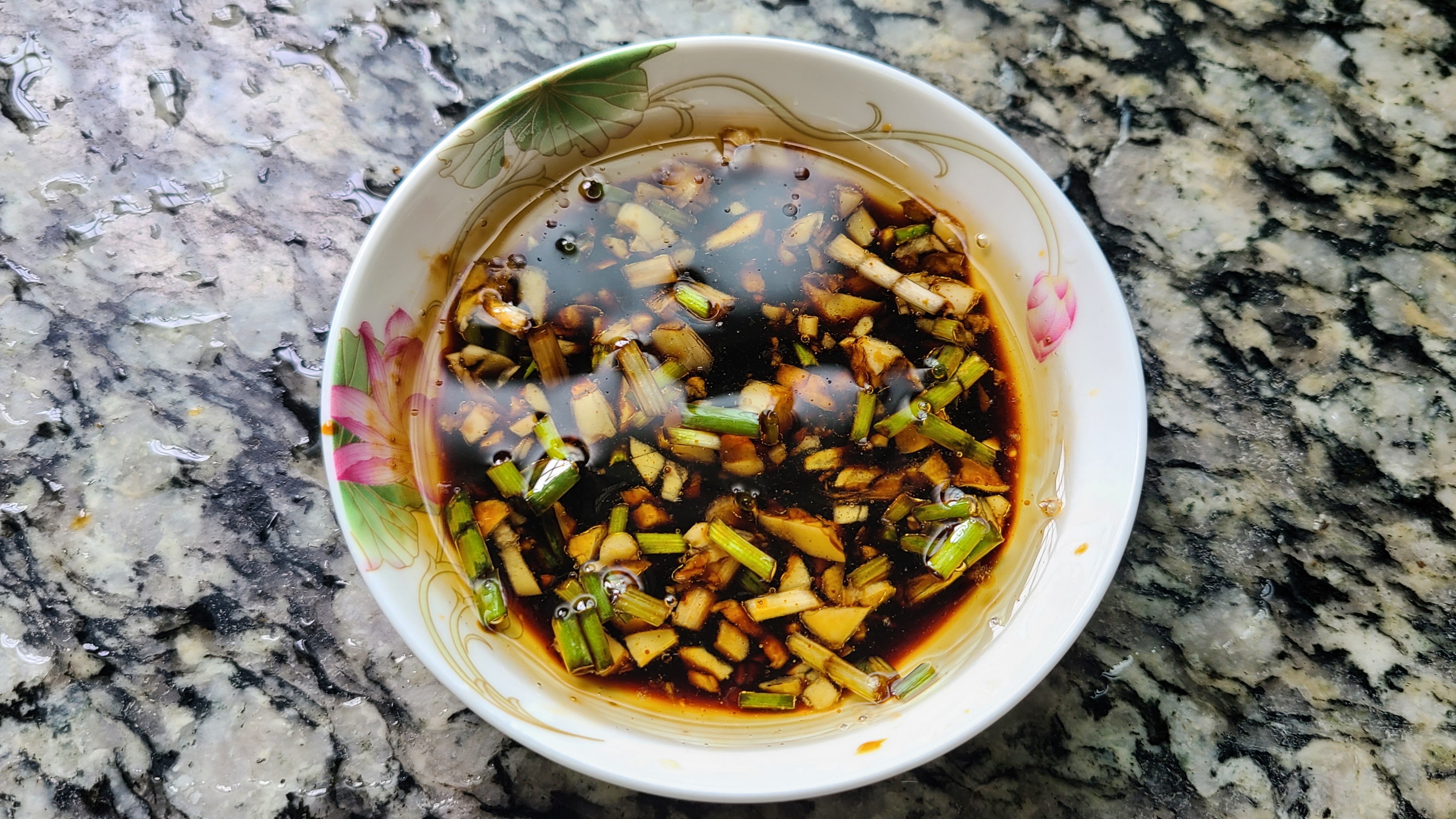 白灼虾别用水煮，老渔民教我一个做法，鲜香好吃，每次都吃光