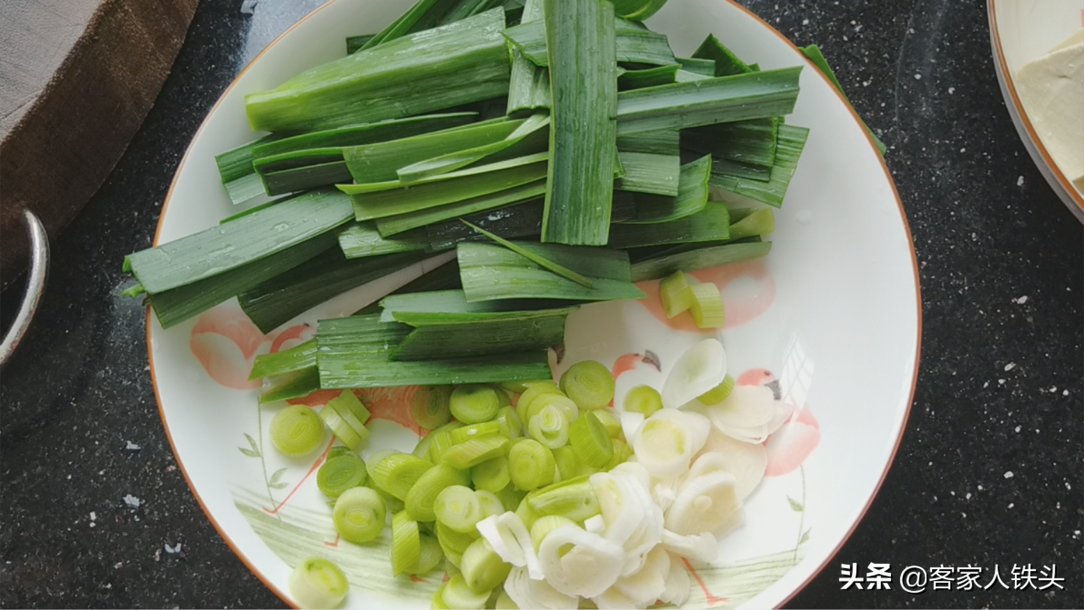 以后待客豆腐就这样做，3块豆腐1勺酱，出锅真香，比肉还受欢迎