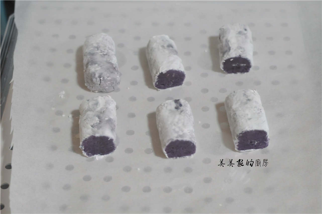 不用麵粉做早餐，比饅頭簡單多了，粉裡一滾上鍋一蒸，柔軟噴香