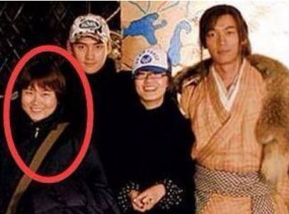 她是胡歌一生的痛，为救胡歌不幸离世，胡歌以她之名建30所学校