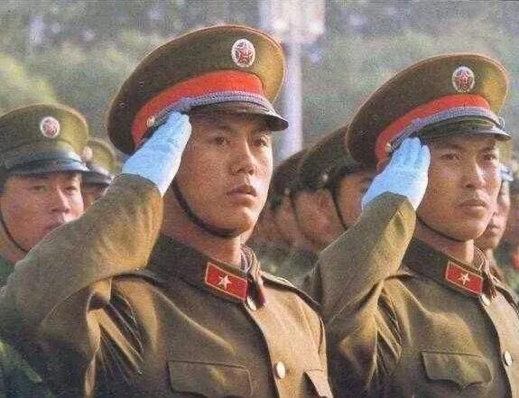 图片详解：建国以来，人民解放军经历的15次军服变迁发展历程