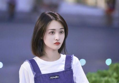 郑爽社交账号全部禁言，没机会发文，只能换头