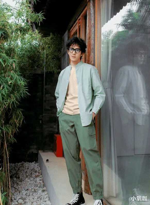 这还是井柏然吗？31岁“整容式”暴瘦登封面，不