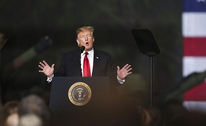 特朗普又搞事情！不戴口罩参观工厂，还不让陪同官员戴