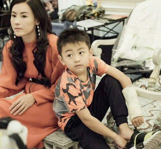 点赞王菲照片就是“偷窥”前任？张柏芝远比你想象的豁达