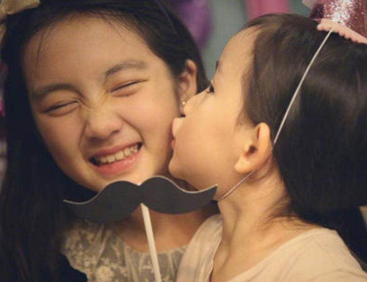 黄多多13岁上高中，精通英语和钢琴，有个会教娃的爸妈多么重要