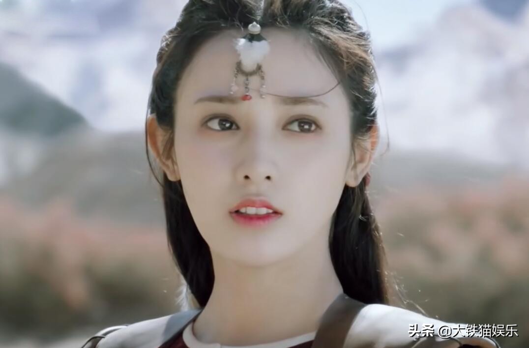 被造型师偏爱的“额饰”，某些剧女演员人均好