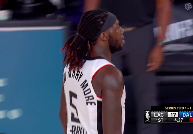 【影片】火藥味十足！東契奇Harrell首節就爆發口角，Porzingis立馬上前勸架！-黑特籃球-NBA新聞影音圖片分享社區