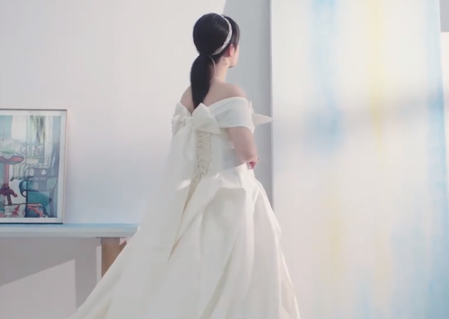 杨紫身材又翻车！膀大腰圆瑕疵太多，拍个背影