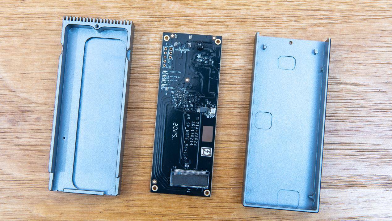 光威弈Pro NVMe SSD+奧?？评纂?硬盤盒極速體驗