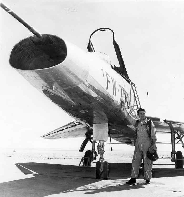 百系经典（一）：痛苦中开创超音速时代的F-100战斗机