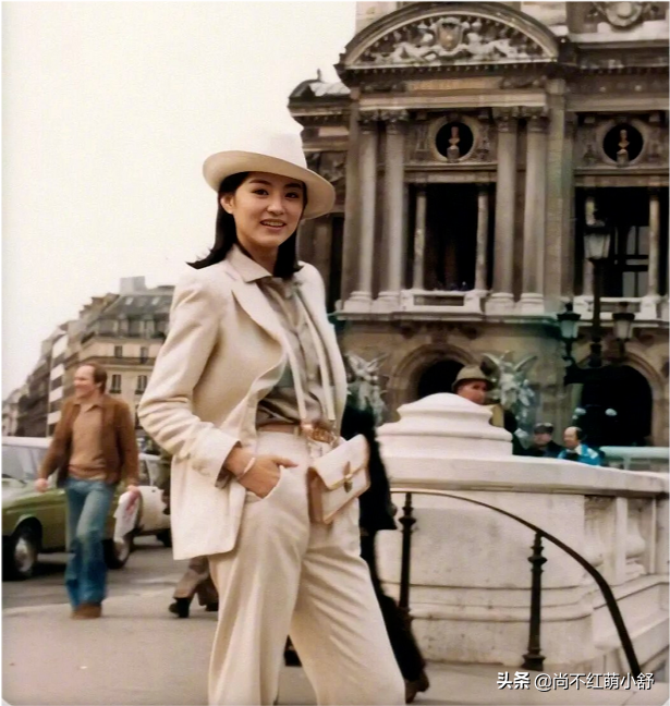 林青霞活了一场漂亮的人生，年轻时穿衣好潮，