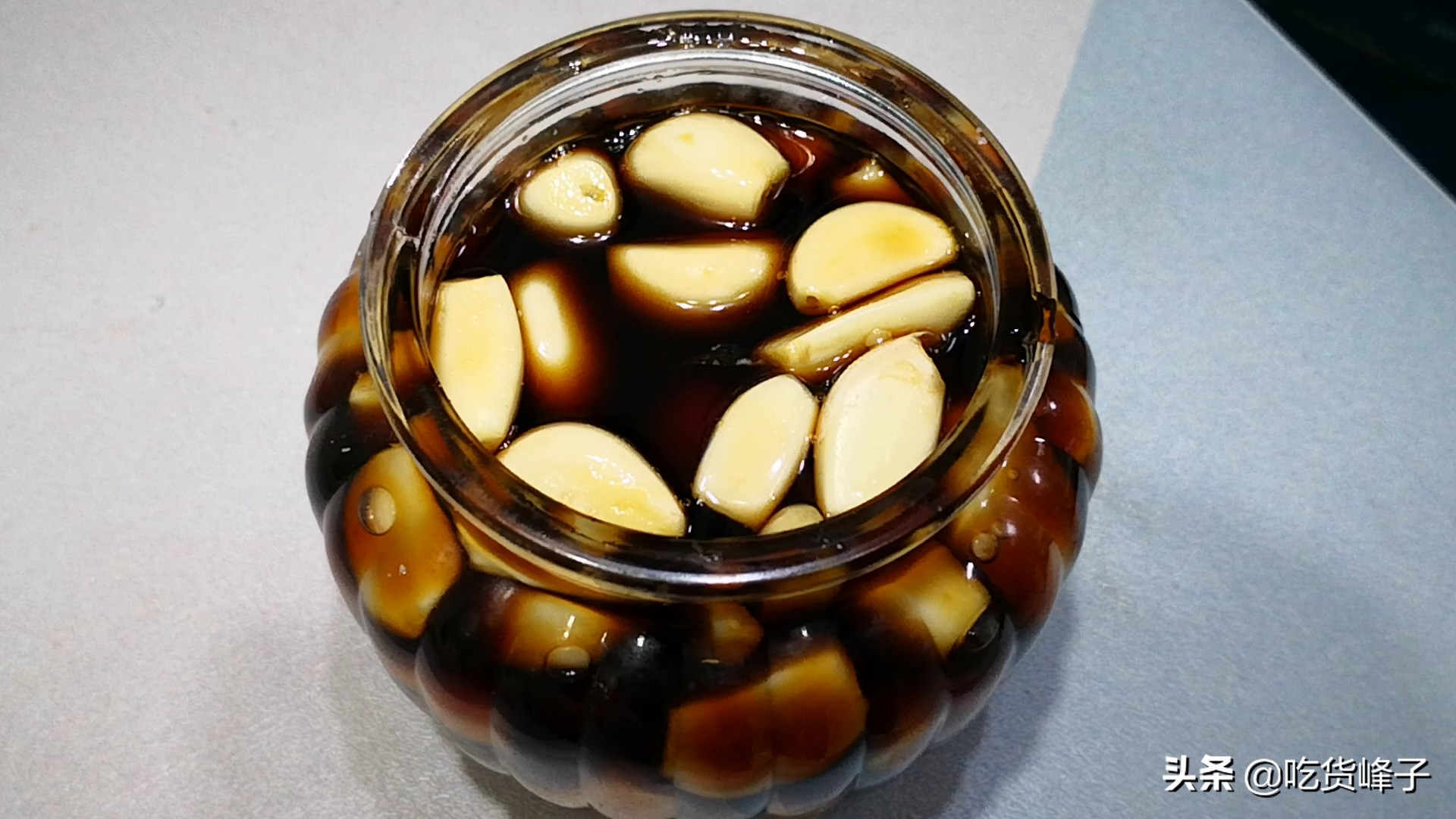 Dried meat 8 bloat dried meat 8 garlic, remember well " 1 cut 2 white " , 7 days become dark green, already simple fast