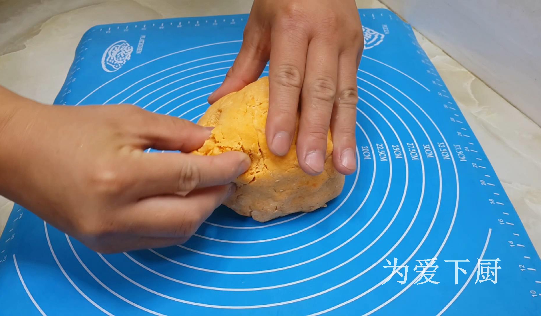 红薯这样做才好吃，加半碗糯米粉，个个焦脆又香甜，真的太香了