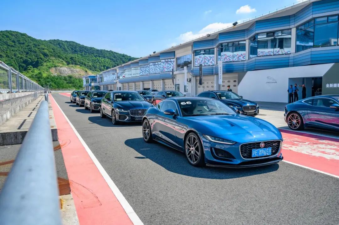 内饰大改，赛道试驾捷豹XFL