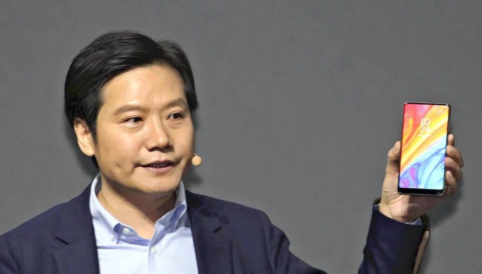 小米去年赚134亿，雷军却拿走近百亿，年薪创世