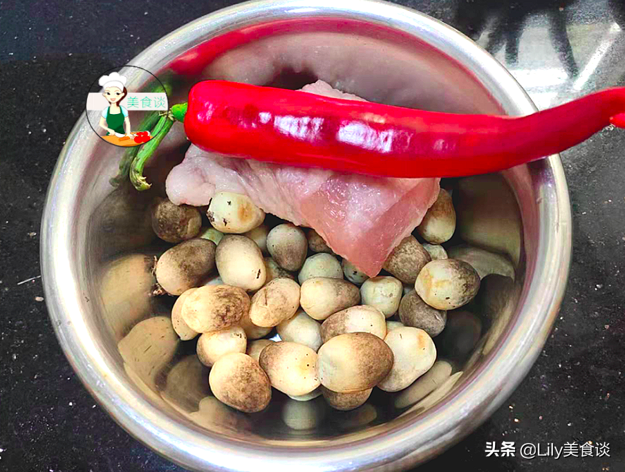 图片[4]-草菇炒肉做法步骤图 孩子吃不够-起舞食谱网