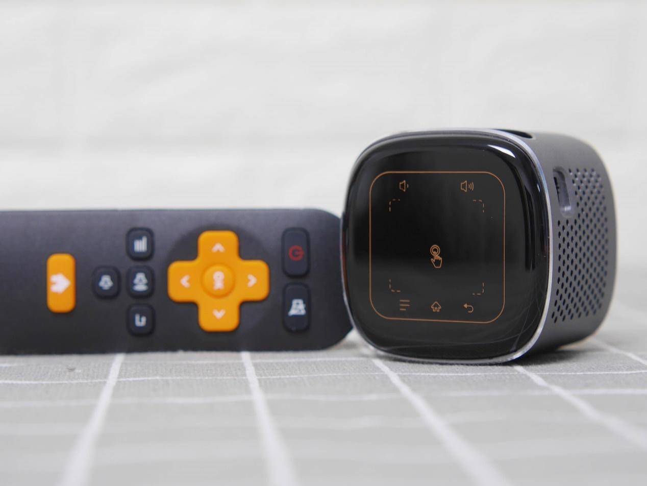 联想挑战最小投影仪？安卓系统，鸡蛋大小能投