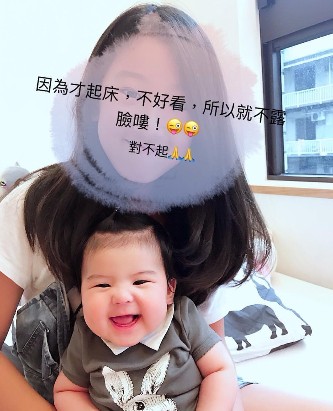 梧桐妹曬全家福身高已超賈靜雯，咘咘波妞穿搭太老氣全靠顏值支撐