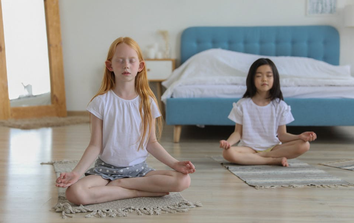 如何找到适合自己的静心方式？静坐手势有特别含义么？