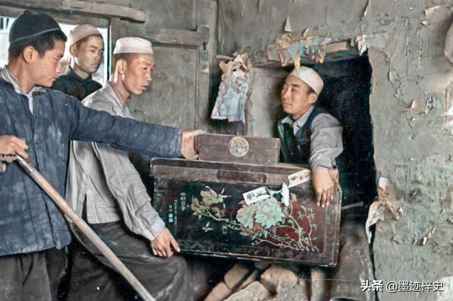 青海老照片1951年土改中的海东民和县公审不法地主恶霸