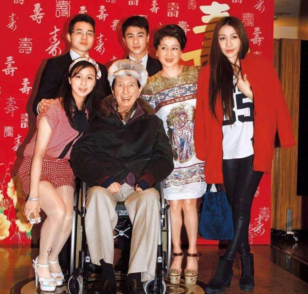 奚梦瑶自曝婆婆梁安琪生5胎全剖且不坐月子，难