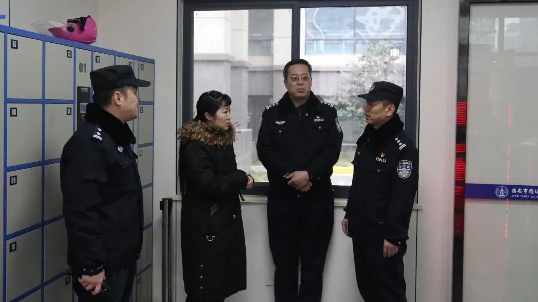 西安市中院法警支队负责人路暾偕焦作中院一行观摩交流雁塔法院“六专四室”建设