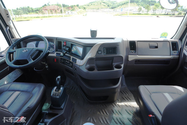 600马力+12速自动挡，详解1.2米大卧铺柳汽乘龙H