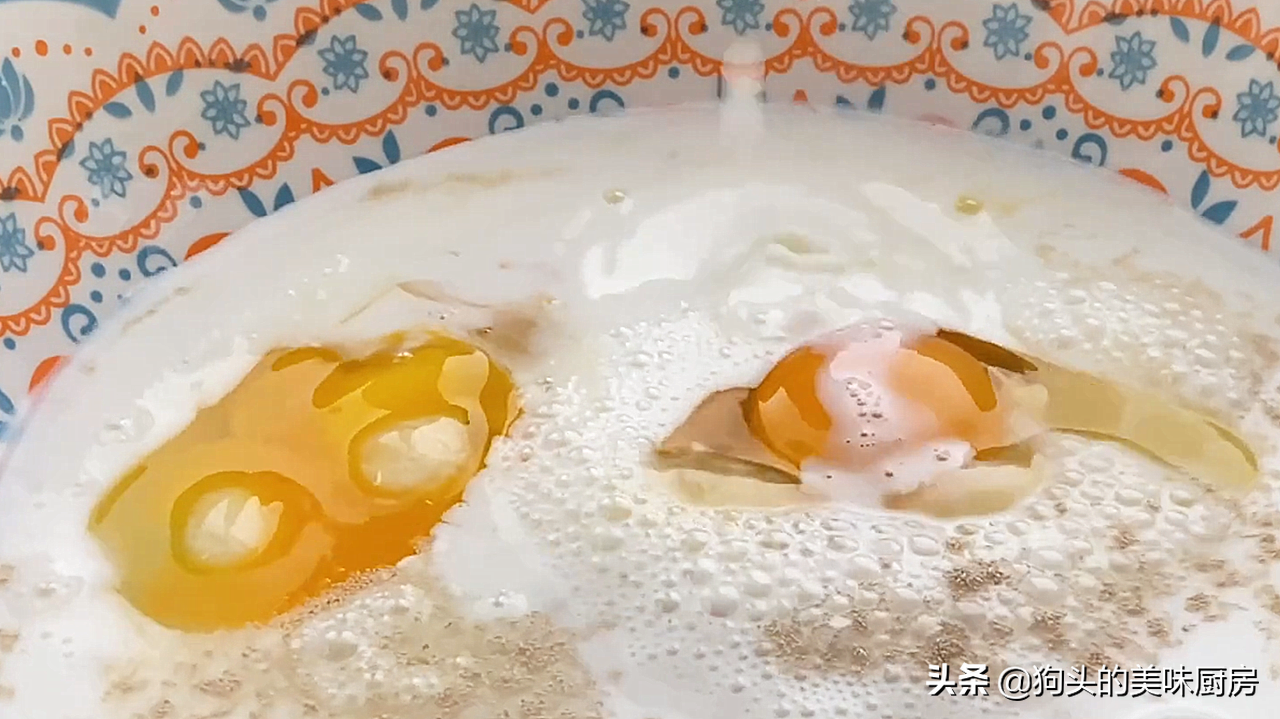 夏天多吃绿豆，教你一个做法，加2个鸡蛋进去，出锅香甜又暄软