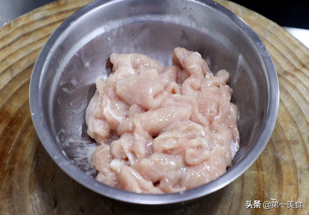 图片[4]-四川人都喜欢吃的酸辣滑肉 肉片这样腌制 口感嫩滑 酸辣爽口-起舞食谱网