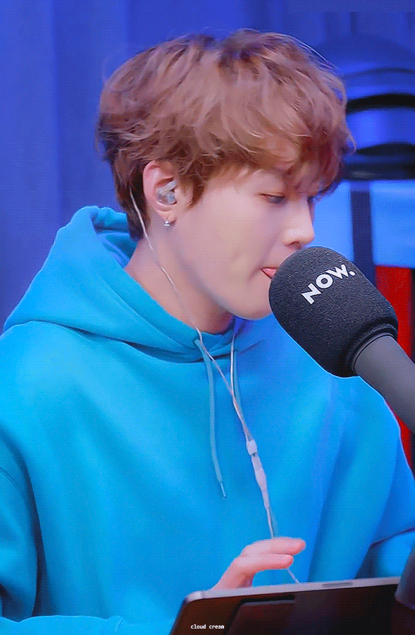 男爱豆的小卷毛造型像小狗勾一样毛茸茸的