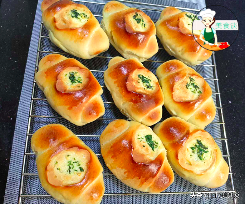 If you want to eat bread, you don’t need to buy it. You can make it at home. It is as delicious as the one you bought. Both adults and children love it.