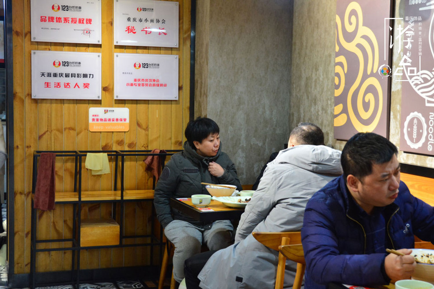 重庆最具争议小面：123台灯与他的堡坎面，偏见是成名的代价？