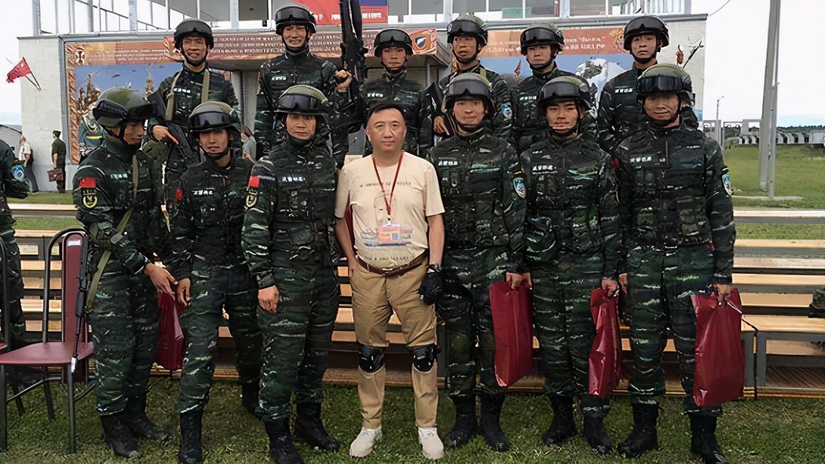 中国记者为报俄特种兵救命之恩，用一生去照顾他的妻儿，如今怎样