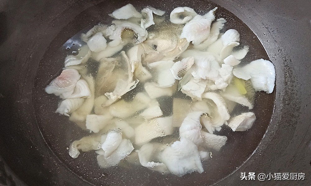 图片[9]-【清汤鲈鱼片】做法步骤图 教你把它做成鱼片汤成菜味道鲜美-起舞食谱网