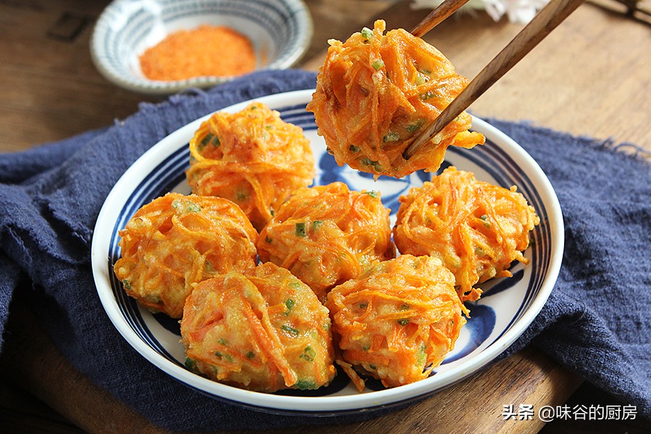 這素丸子比肉丸子還香，不加一滴水，外酥里嫩，一口一個吃不膩